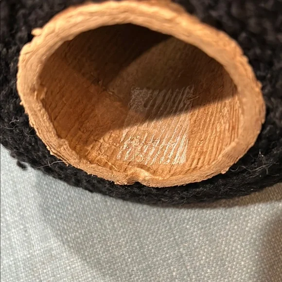 Striking Black and Blue Yarn Accents - Picture 4 of 4